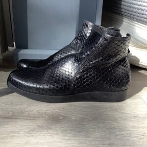 Arche scale leather black booties